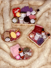 Load image into Gallery viewer, $30 Queen Set *Please Read Description For Details* - Kaay's Kloset